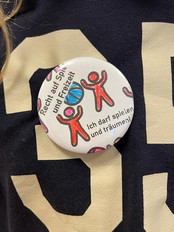 Das Bild zeigt einen der selbst hergestellten Buttons.